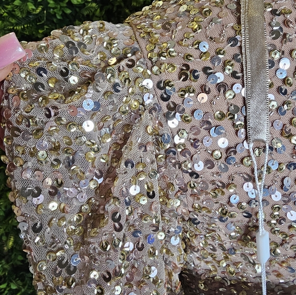 Mac Duggal dress, size 6, new with tags, bald spots on back bottom as shown - Picture 12 of 16